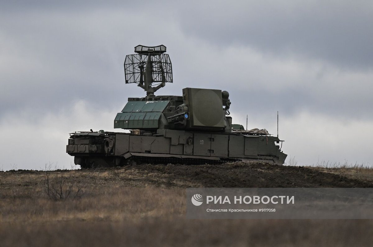 TheGreyPatriot_'s tweet photo. 🇷🇺 Today's work of Tor-M1 AA missile system unit from Group of Forces "Centr" in Krasnoarmeysk direction.
Part 2 of 2
#Russia #Russian #Russians #Today #SVO #RIA #TorM1 #Missile #Rocket #Artillery #EMR #Tactical #AK12M #AK74 https://t.co/c9khPFv3du
