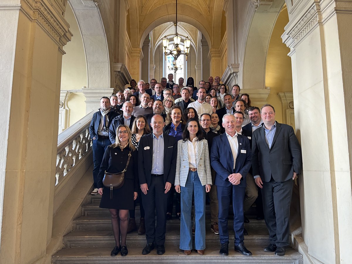 ChGeourjon's tweet photo. Vendredi dernier, lors de la réunion des clubs d’entreprises organisée par la #CCI CCI Lyon Métropole Saint-Etienne Roanne, j’ai eu le plaisir de présenter la gouvernance du « Plan de Mobilité Employeur Commun » (#PMEC) de #Gerland porté par le #CLE7. Avec ce plan de déplacements, entreprises et salariés s’engagent résolument en faveur d’une mobilité multimodale plus durable tout en souhaitant continuer à développer la dynamique et l’attractivité économique de #Gerland.