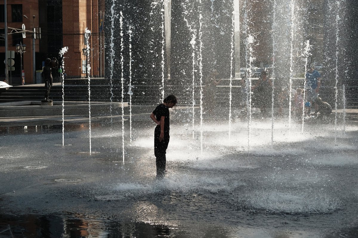 FranSusann68008's tweet photo. Submerged Thoughts.
The fountain roars louder than my head ever could.
Standing here getting soaked just to feel something real.
No words needed when the water speaks for you.
#streetphotography #fountain #autumn #Splashes #Fujifilm #XF1855 #CityVibe #Shoadows #Kidinfountain https://t.co/o8NwaIcKqB