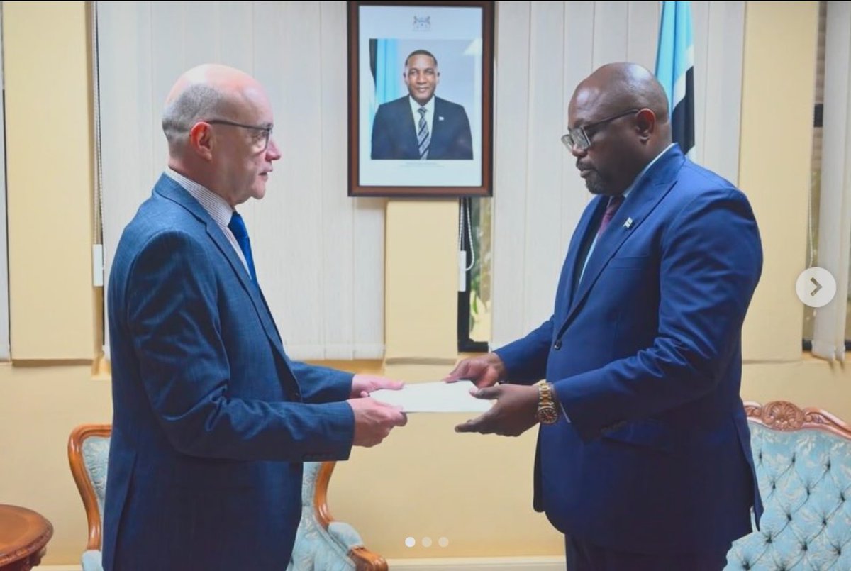 embpanamazaf's tweet photo. Ambassador Chiari presented copies of his letter of credences to Bostwana’s Foreign Minister, Phenyo Butale during a courtesy visit yesterday morning, in Gaborone. Panama’s presence in the SADC region becomes relevant through this action. https://t.co/MBa3efzcHi