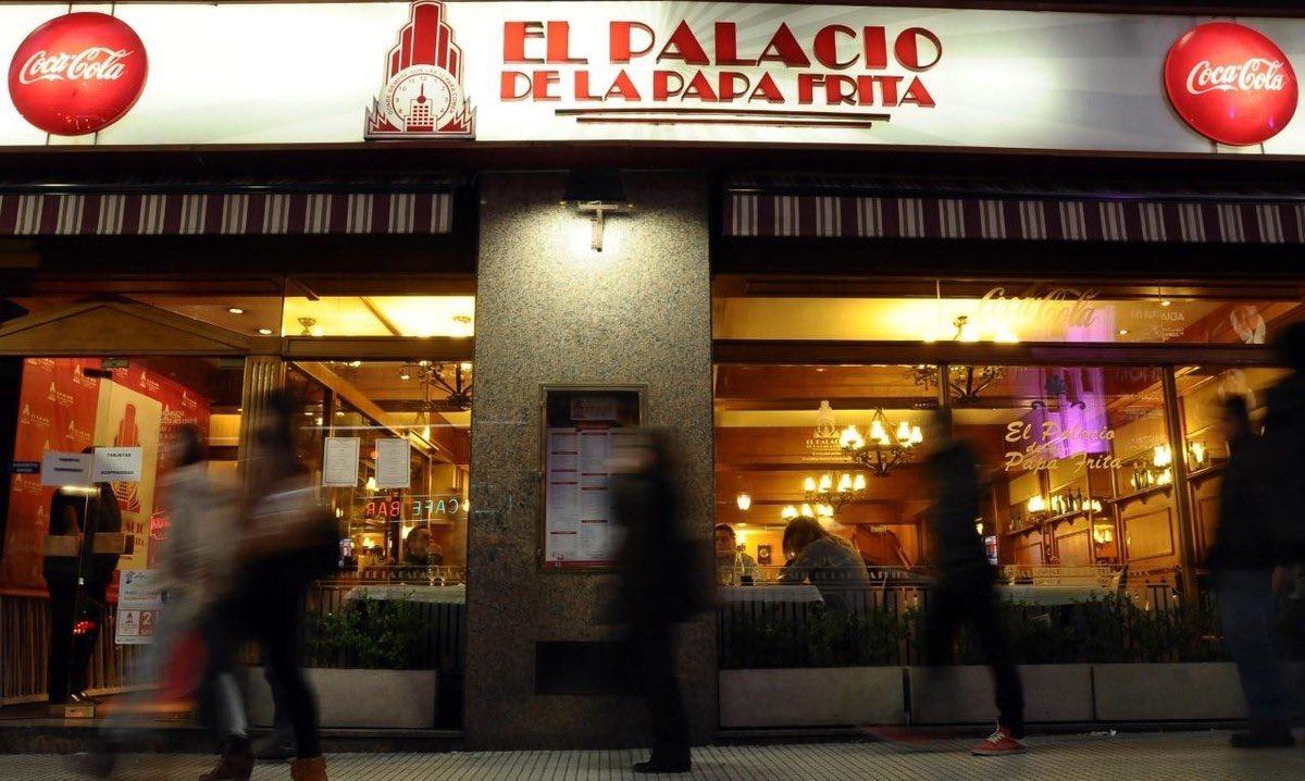 “COMO PEDO DE BUZO”

Porque debido a las medidas económicas de Javier Milei, cerró el histórico restaurante El Palacio de la Papa Frita, después de 70 años.