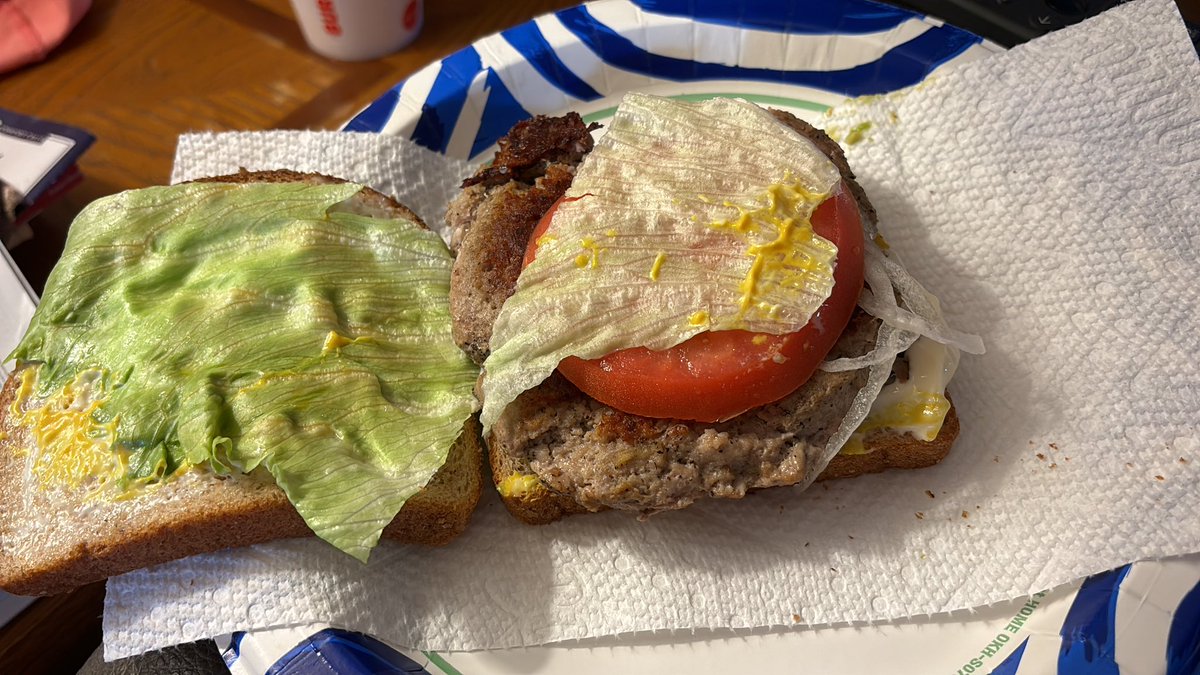 Martha Lou 🌻🐝 tweet media