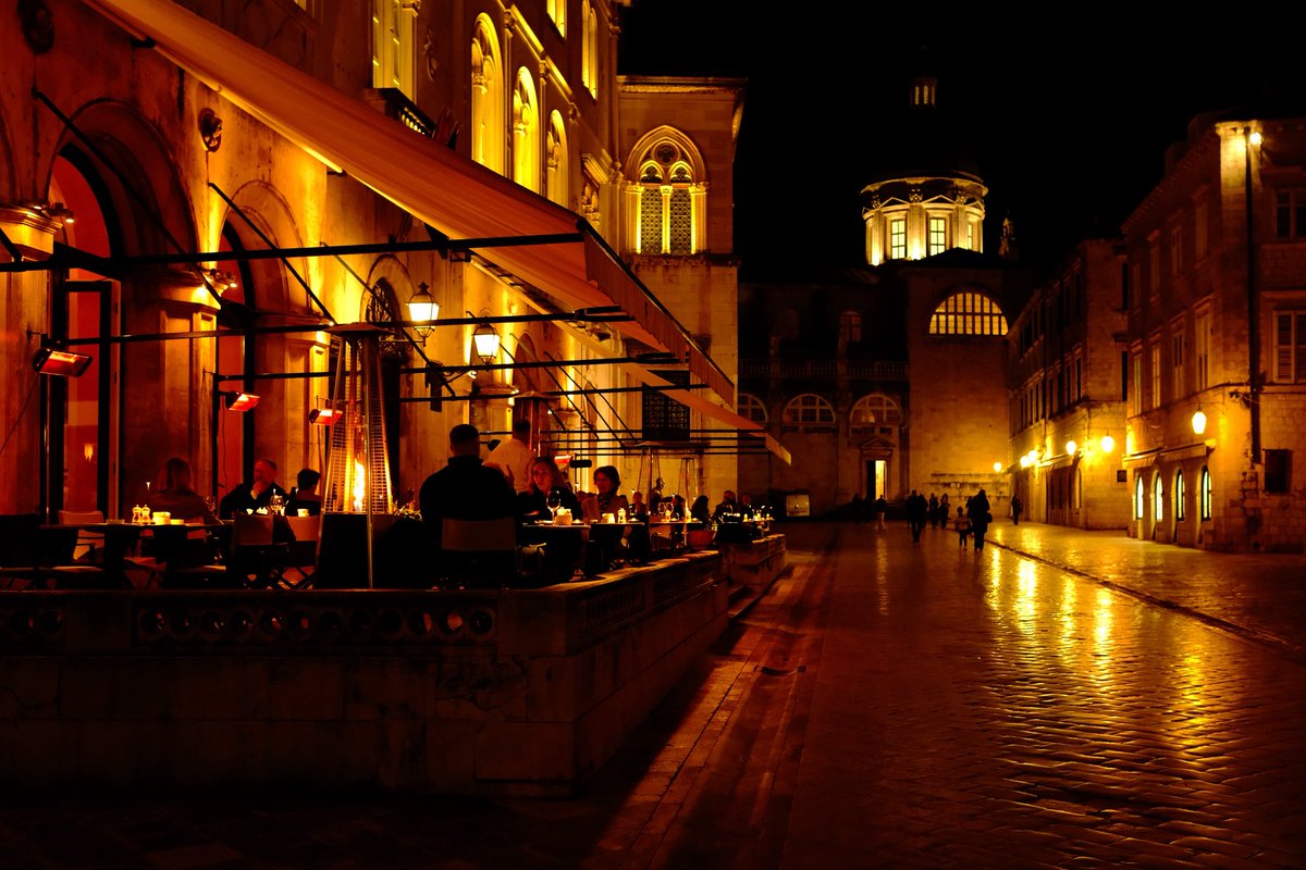 London_W4's tweet photo. Walking through the old town, Dubrovnik tonight and this cafe reminded me of Vincent Van Gogh’s The night cafe. It isn’t really anything like it, but it reminded me of it. How he must have felt, sat there watching the diners and the passersby. https://t.co/HZqR44SCTS