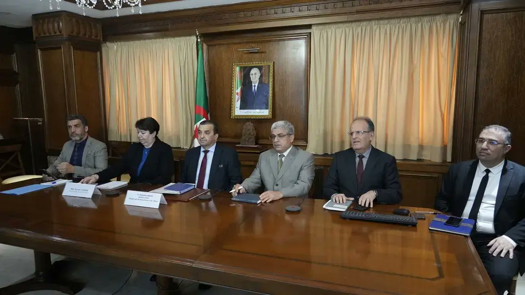 Algerie_aps's tweet image. #Hydrocarbures et #mines
#Arkab 🇩🇿 s’entretient avec son homologue ivoirien 🇨🇮 sur le renforcement de la coopération bilatérale  

🔗aps.dz/fr/economie/in…