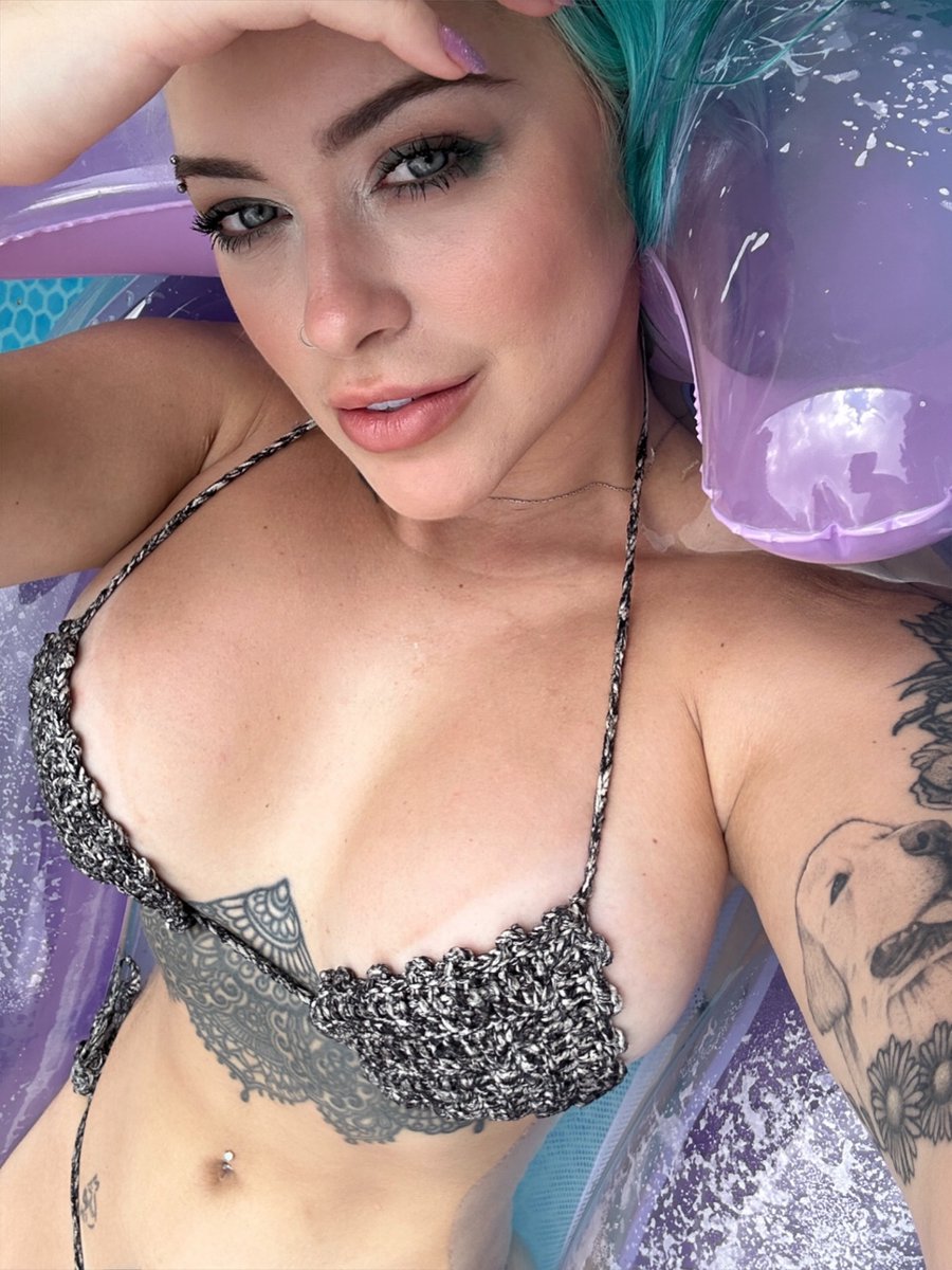 Bethxx01's tweet photo. The nicest guys get surprises in DMs https://t.co/jtEsKb6bPo