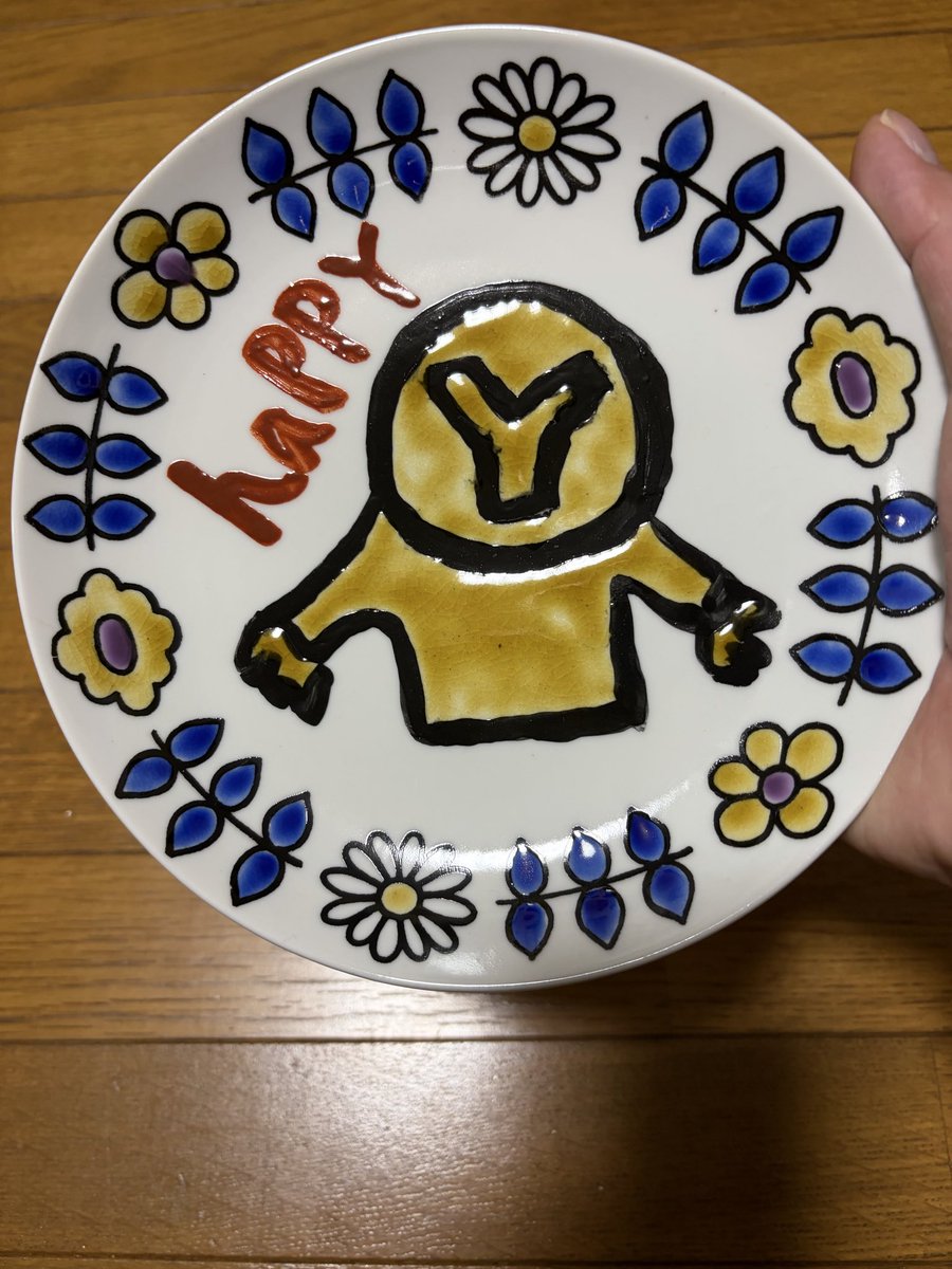 製造部Yのつぶやき とりっこの皆さま、おはみそ^_^ 九谷焼の絵付け