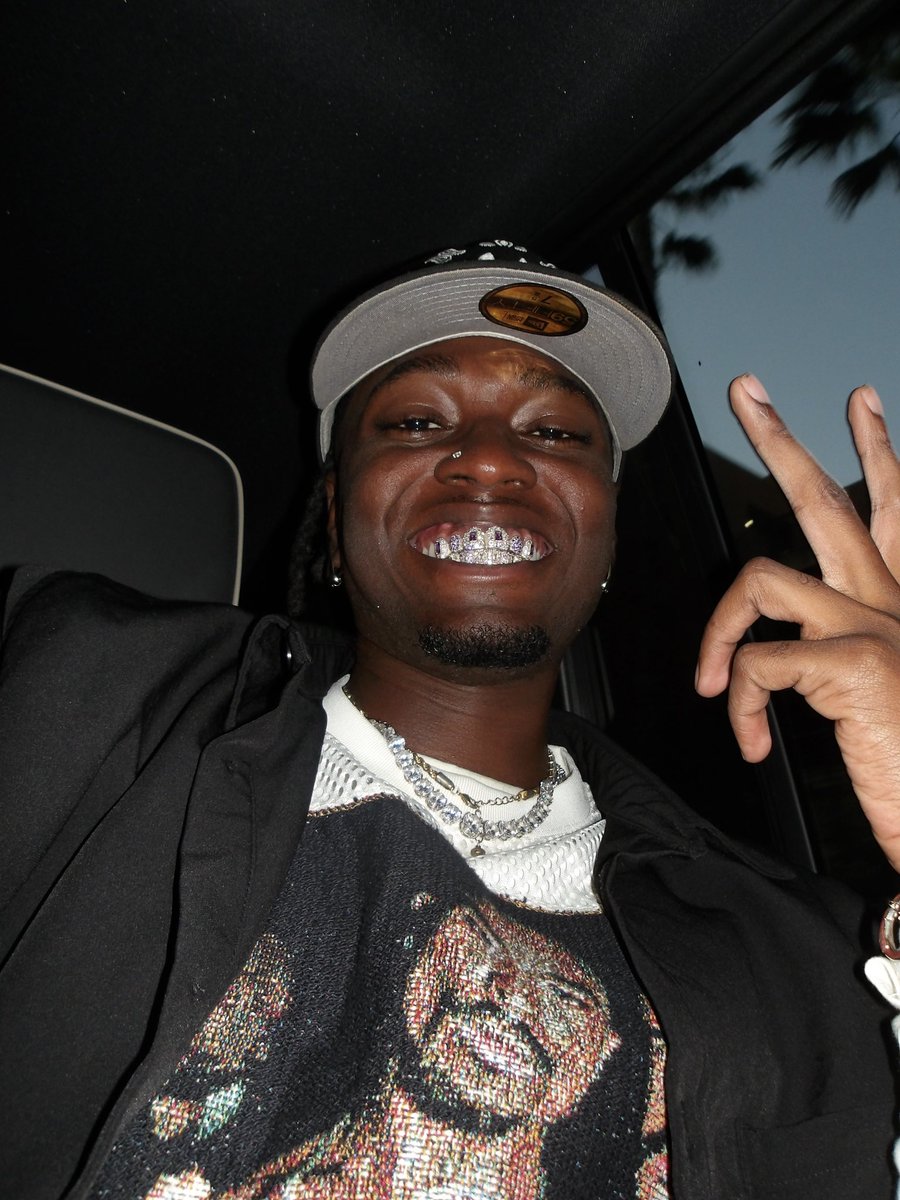 NAO É O PURO ROXO tweet media