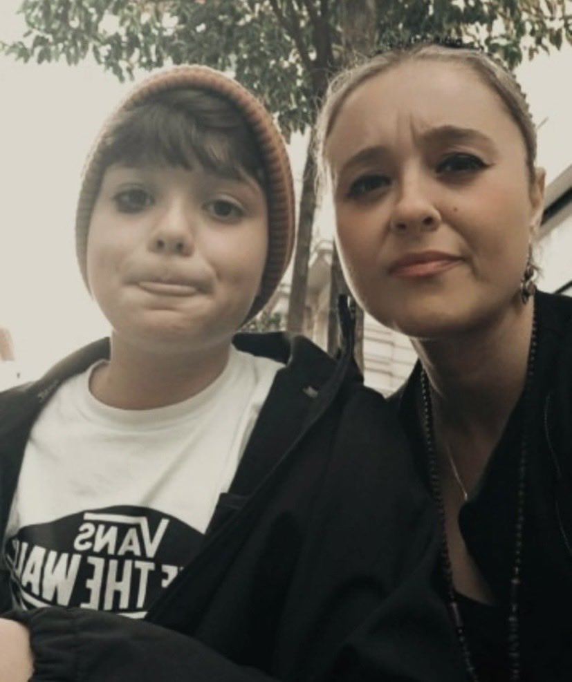 <a href="/abakingurlek/">Akın Gürlek</a> Kızım Yasemin Akıncılar Minguzzi Ankara ya ayağınıza kadar geldi. Haniz diyorsunuz ya herkese kapımız açık neden demediniz Yasemin hanım söyleyin gelsin görüşelim demediniz😡Davet etmelisiniz