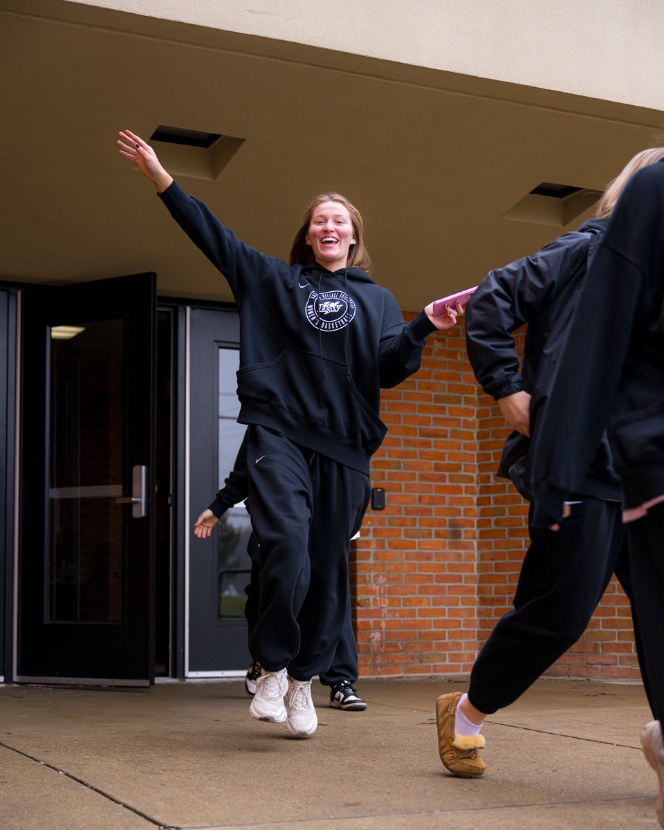 BW_wbasketball's tweet image. ncaa roadtrip 🚌

#AllInForUs #d3hoops