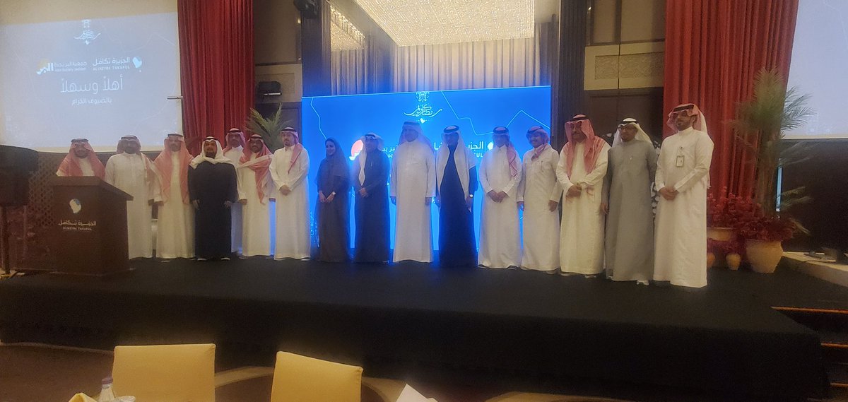 albirjeddah's tweet photo. واصلت جمعية البر بجدة وشركة "الجزيرة تكافل" شراكتهما الاستراتيجية ضمن برنامج السنبلة الذي تقدمه الشركة، والذي يأتي ضمن برامج المسؤولية المجتمعية التي تقدمها.. بما يعكس حرصها على اعلاء قيم التكافل الاجتماعي.
وقد سلم العضو المنتدب في الشركة الدكتور صقر بن عبد اللطيف نادرشاه شيكاً بالمبلغ المخصص لدعم برامج الجمعية للرئيس التنفيذي م. محي الدين حكمي، وذلك قبيل مأدبة السحور التي أقامها البنك لمنسوبيه بفندق غاليريا جدة. 
ويتم من خلال برنامج السنبلة تخصيص تبرعات فائض أرباح المشتركين فيه للأعمال الخيرية لدى الجمعيات الخيرية المصرح لها.. 
@AljaziraTakaful
#بر_جدة