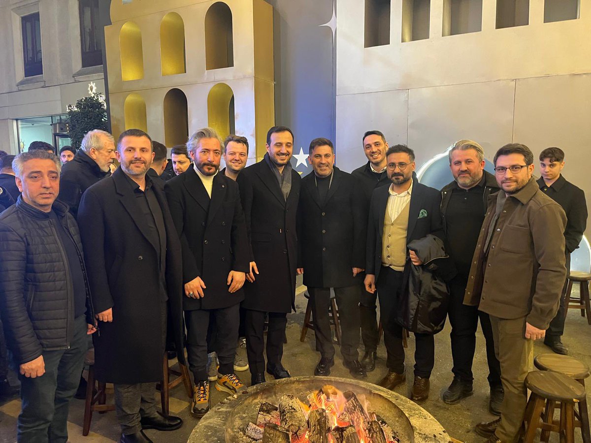 yasirceliktr's tweet photo. AK Parti İstanbul İl Başkanlığı bahçesinde düzenlenen Ramazan ayı etkinliklerinde teşkilat mensuplarımızla bir araya geldik. Ramazan’ın bereketini ve kardeşlik ruhunu hep birlikte paylaştık. https://t.co/ulKrw03iDu