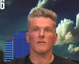 RomanRBNK's tweet photo. I love @PatMcAfeeShow face when Aaron started talking about Shailene Woodley and brought up old drama. Oh boy, he knew right away that he would be the number one topic on TMZ and in the tabloids for a few days. The notifications are going to be crazy brother 😂 #PMSLive https://t.co/tSKX7R6qlN