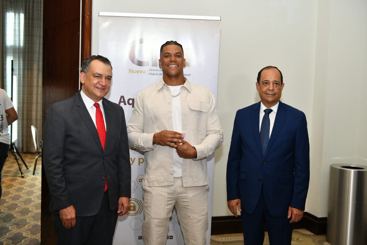 juntacentral's tweet photo. #JCEInforma | JCE entrega nueva cédula a integrantes de la selección dominicana del Clásico Mundial de Béisbol 2026

Amplía aquí 🔗https://t.co/HcjoV0aKix https://t.co/TF9mys3o9s