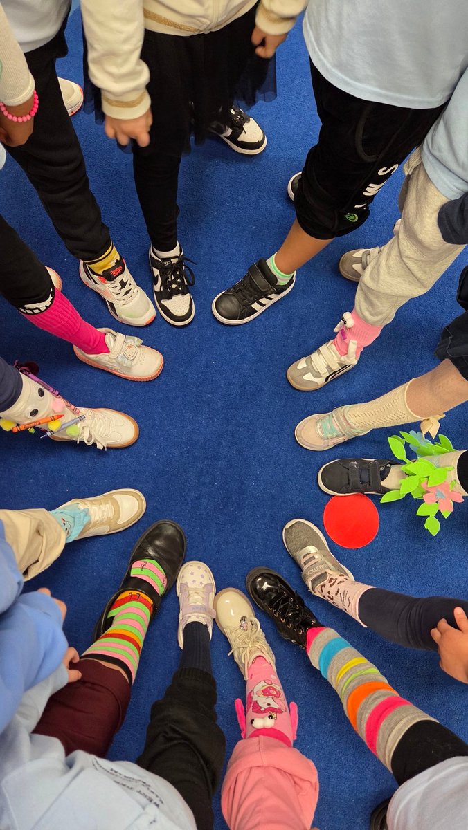 Ms.Stephanie Morales 🌎📚♥️👩‍🎨 tweet media