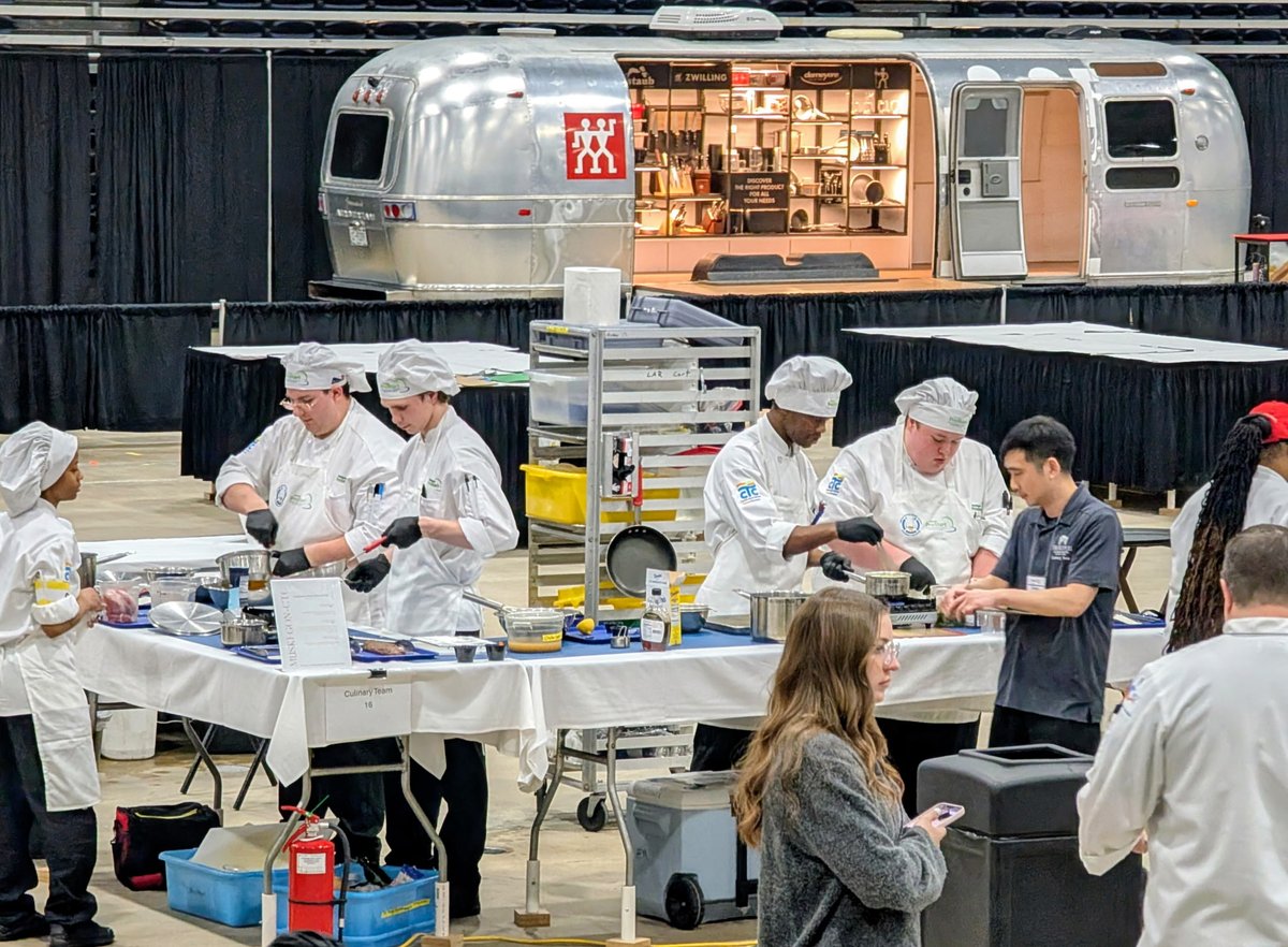 muskegonctc's tweet image. Huge congrats to our Hospitality &amp;amp; Food Management students who competed at #MichiganProStart! 👏
🏅 Paige, Eliza, &amp;amp; Alex earned 3rd place out of 18 teams in the Management competition—a BIG accomplishment!
Proud of their hard work, teamwork, &amp;amp; professionalism 🍽️✨ #FutureFocused