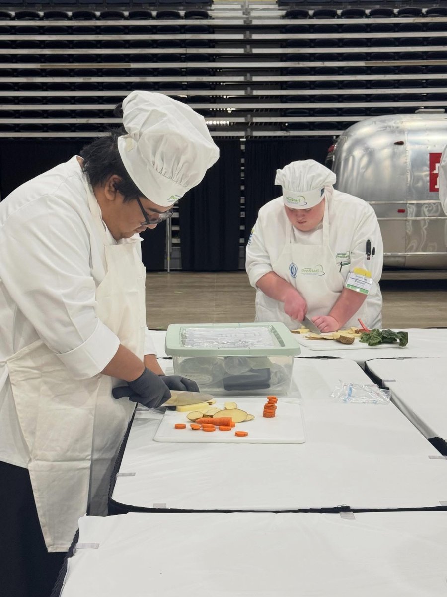 muskegonctc's tweet image. Huge congrats to our Hospitality &amp;amp; Food Management students who competed at #MichiganProStart! 👏
🏅 Paige, Eliza, &amp;amp; Alex earned 3rd place out of 18 teams in the Management competition—a BIG accomplishment!
Proud of their hard work, teamwork, &amp;amp; professionalism 🍽️✨ #FutureFocused