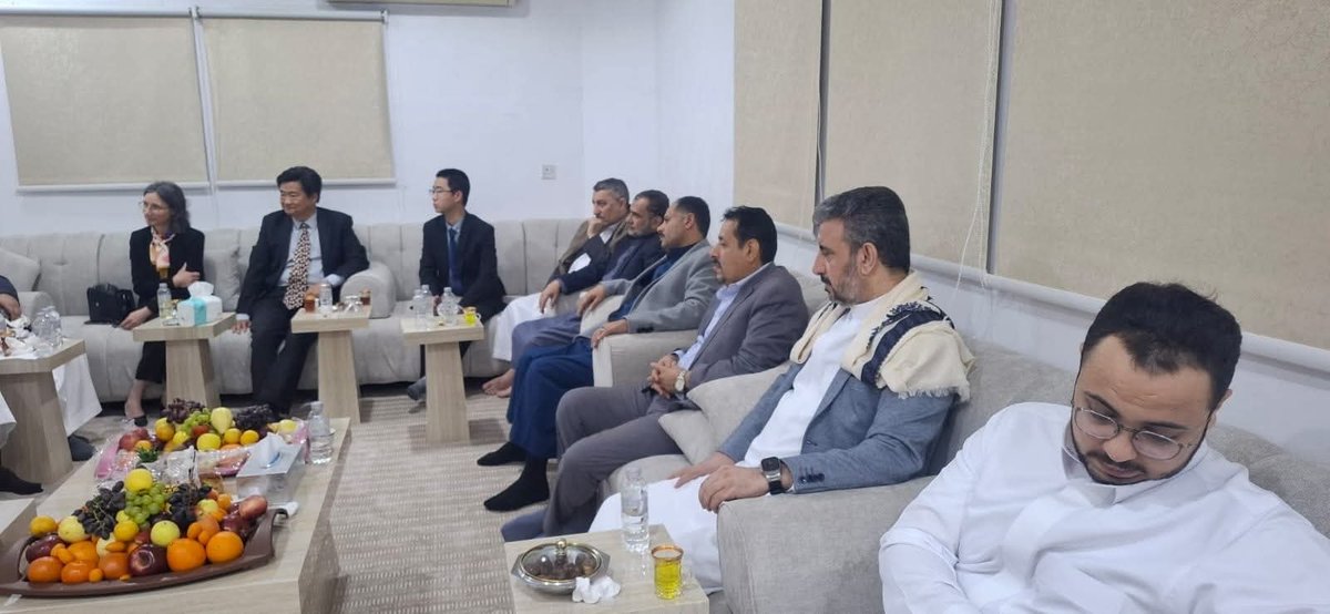 YemenRM's tweet photo. رئيس تيار نهضة اليمن يستضيف سفيري الصين وفرنسا على مائدة إفطار رمضانية
https://t.co/cJ9FgmLGja https://t.co/2g65Y7yHcq
