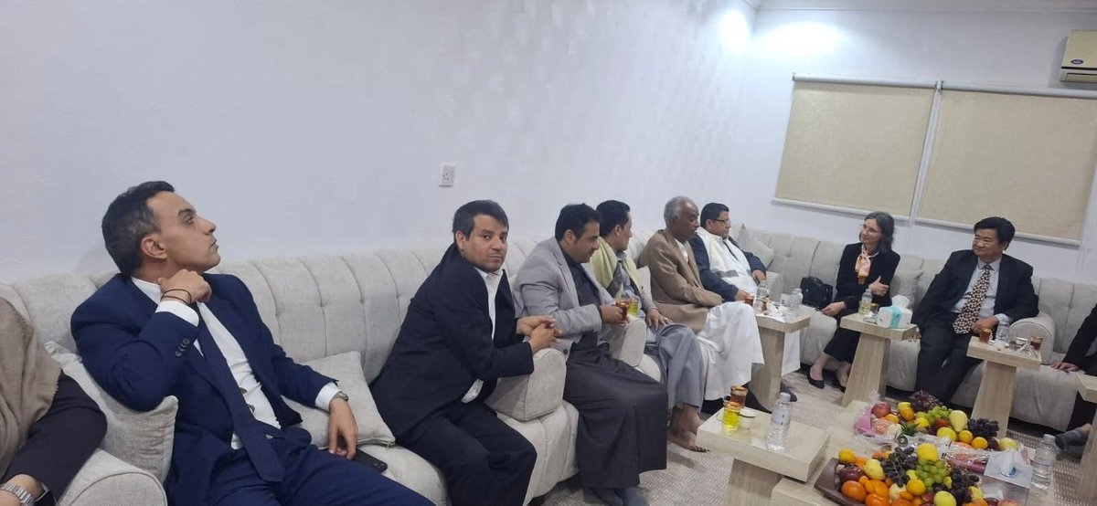 YemenRM's tweet photo. رئيس تيار نهضة اليمن يستضيف سفيري الصين وفرنسا على مائدة إفطار رمضانية
https://t.co/cJ9FgmLGja https://t.co/2g65Y7yHcq