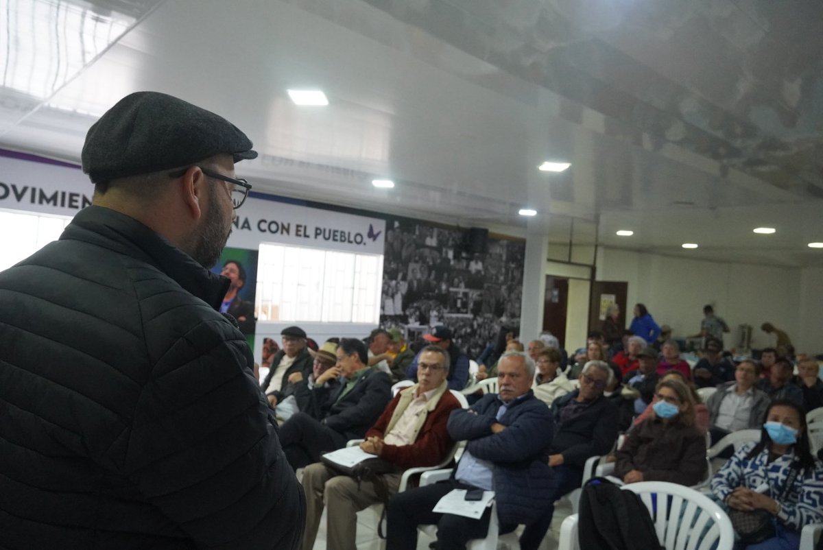 BecerraGabo's tweet photo. Esta tarde he acompañado la Asociación Nacional de Pensionados del Magisterio #ANEP.
El derecho a la pensión y la garantía de una vejez digna son conquistas de las luchas sociales del pueblo y del magisterio. Defenderlas es defender la dignidad de Colombia.
Este 8 de marzo, a votar por el Pacto Histórico al Senado y a la Cámara. Y el 31 de mayo, @IvanCepedaCast Presidente en primera vuelta.