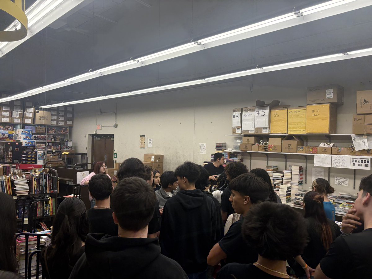 Pebble Hills HS Lib tweet media