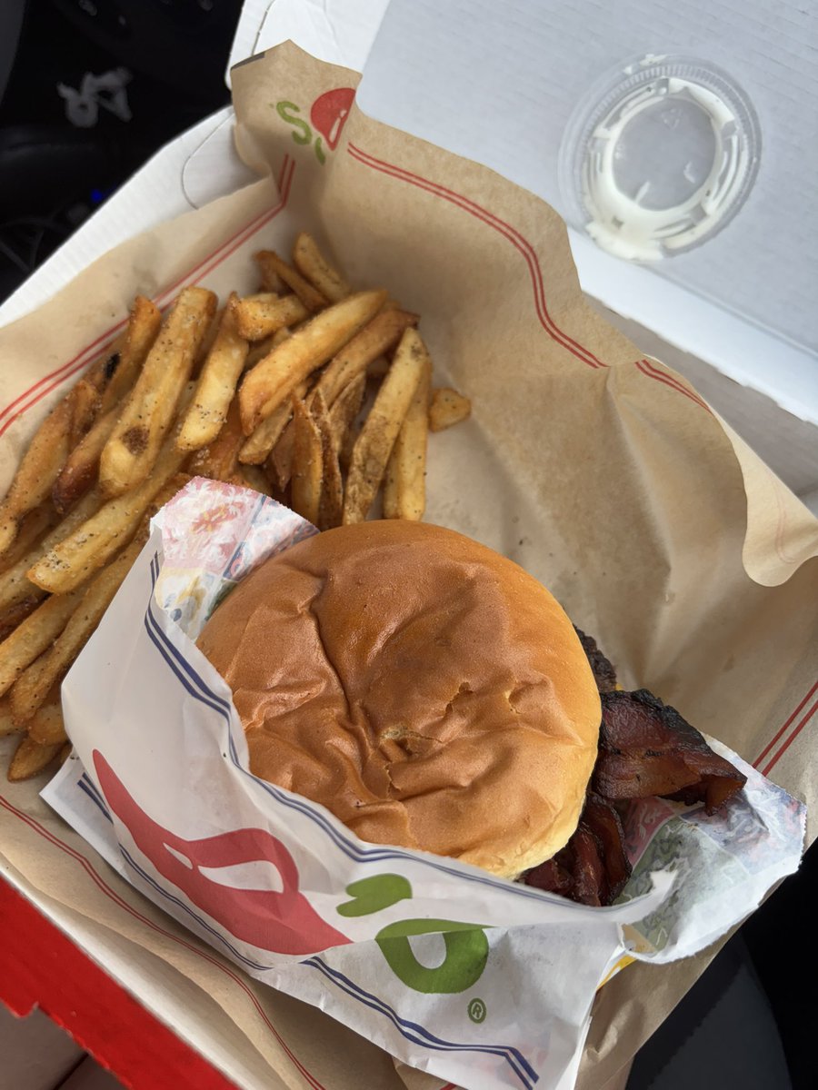 Bellaa 🌷 tweet media