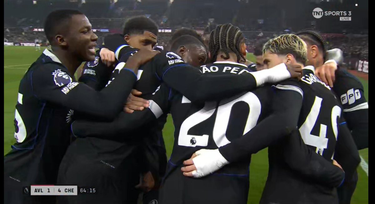 XanosTakes's tweet photo. 🔥 CHELSEA JUST MADE IT RAIN ON VILLA! 🌪 1-4 💥 JOÃO PEDRO WITH THE HAT-TRICK MAGIC ✨⚡ THE KING IS BACK 👑 

#ChelseaDomination #JoaoPedroHatTrick #VillaSpanked #GOATMode https://t.co/qiZJthcOnV