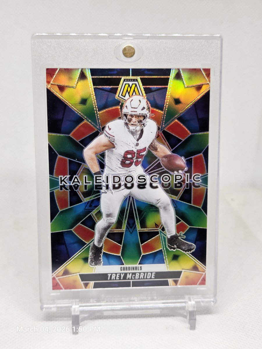 Spawn5202's tweet photo. 💎 NEW PICKUP 💎

2025 Panini Mosaic
KALEIDOSCOPIC SSP CASE HIT 🎨🔥

Trey McBride x Cardinals 🏈

One of the cleanest inserts in the set that stained glass vibe just hits different.

Who else is loading up on McBride this year? 

#PaniniMosaic #Kaleidoscopic #TreyMcBride https://t.co/HRWPKTHSdx