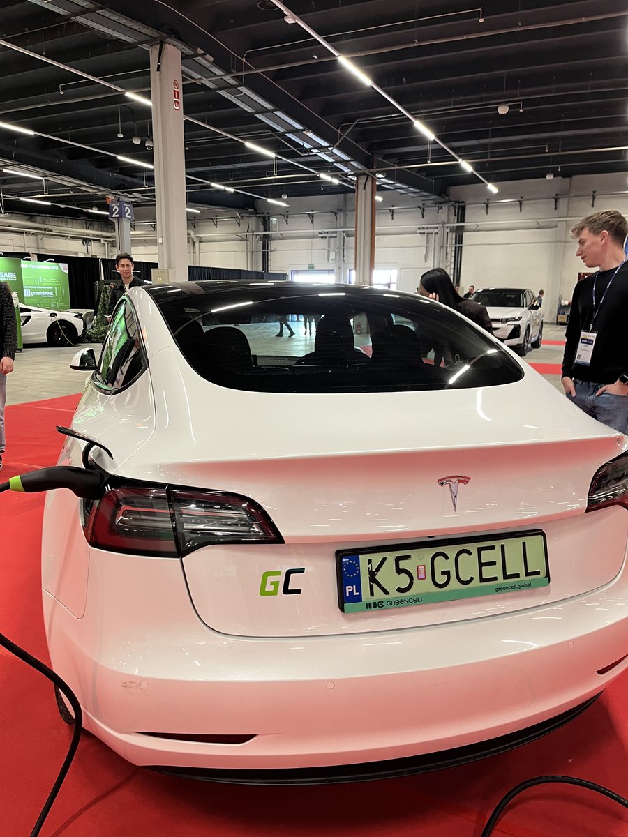 GreenCellPL's tweet photo. Pierwszy dzień Targów Enex już za nami!
Dzięki za wszystkie cenne rozmowy. Zapraszamy też jutro - znajdziecie nas w Hali 2 na stoisku Greencell... i w TVP3 😊
Wpadajcie poznać nasze nowości i zobaczyć Tesle od środka.
#ENEX #Energia #Elektromobilność #Targi #Kielce https://t.co/o8ofRTzPsJ