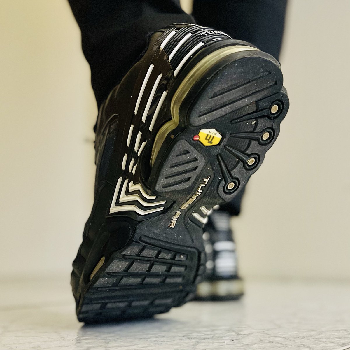 Just accept your fate!😏
You will end up smashed under my big soles!😈