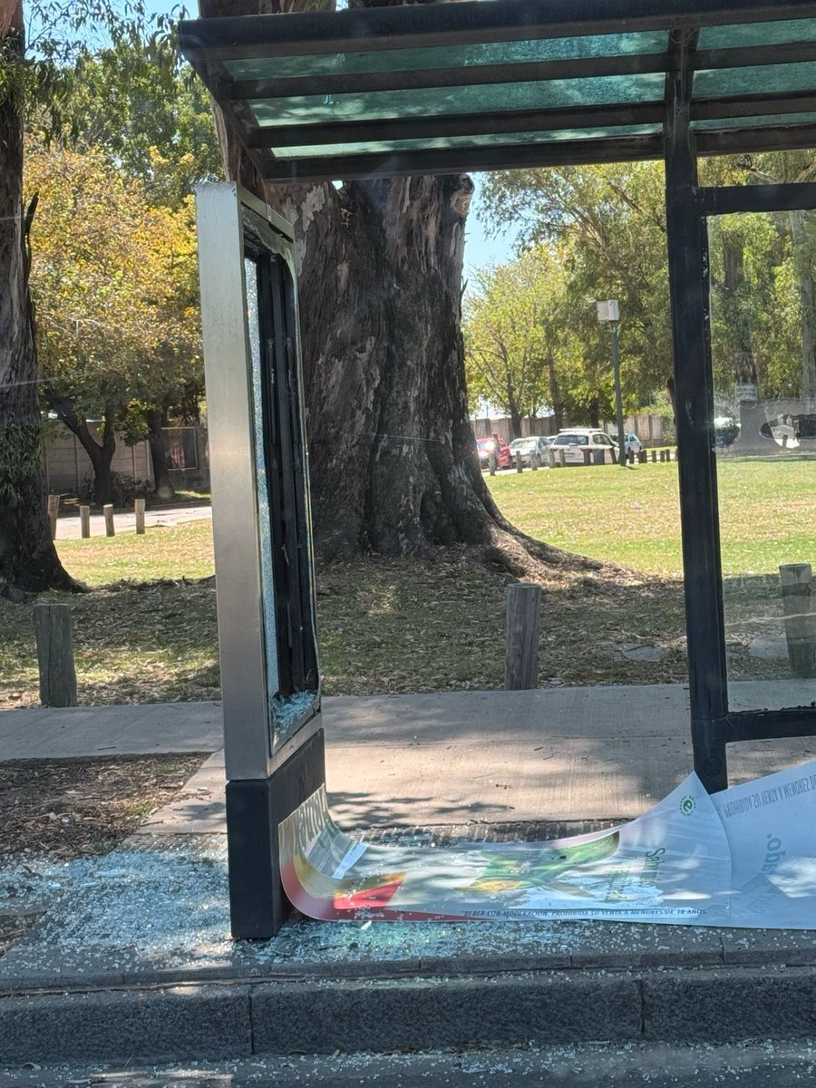 Fran_Casaretto_'s tweet photo. 10 días duró reparada. Si no cambiamos la cultura villera, la convivencia va a resultar imposible. https://t.co/biIFDbM5np