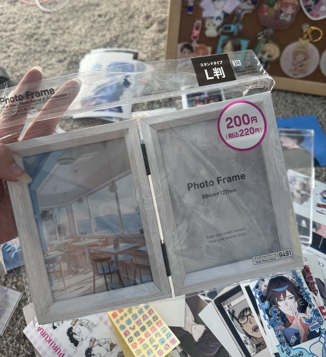 stephthefangirl's tweet image. This frame at Daiso fits netprints perfectly! 🩷 
#oshikatsu #となりの席のヤツがそういう目で見てくる #netprint #mmkmanga