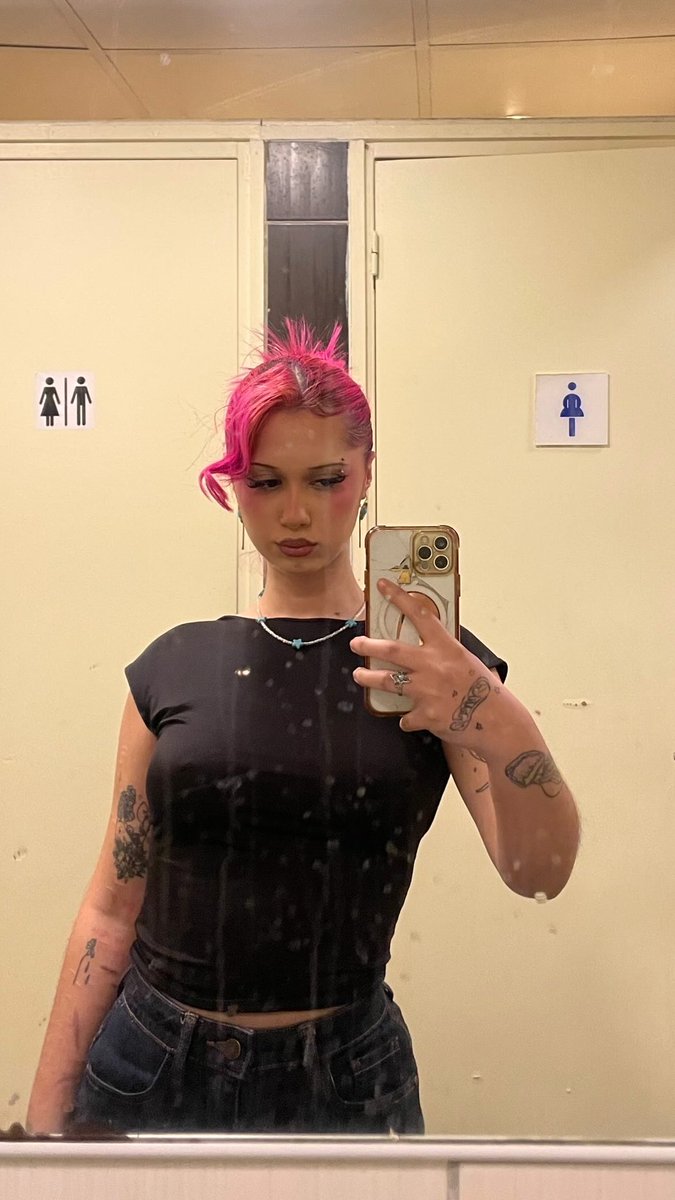 traîtresse malvoyante tweet media