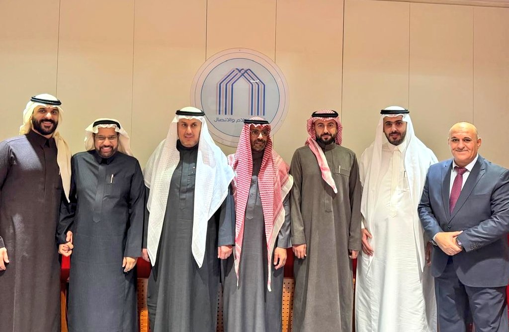 CMCimamu's tweet photo. تبارك الكلية حصول المحاضر د. خالد بن أحمد الشدي، على درجة الدكتوراه من قسم العلاقات العامة والاتصال التسويقي، عن أطروحته، وعنوانها "العوامل المؤثرة على قبول المستهلك السعودي للرسالة الإعلانية الشخصية عبر الذكاء الاصطناعي: دراسة على المستهلكين الرقميين السعوديين".
أشرف على الرسالة:
أ. د إياد بن عبدالفتاح النسور.
وناقشها:
د. حمد بن ناصر الموسى.
د. سعود بن عبدالله السهلي.