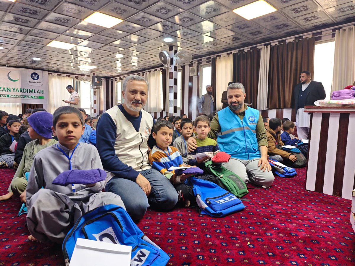 muhammedokcuu21's tweet photo. Afganistan’da Amerikan işgaline karşı cihad ederken şehit düşen mücahitlerin yetimleri ümmete emanettir.

Yetimlerin ihtiyaçlarına destek olmak için Bilgi ve Erdem Vakfı ile Özgür-Der de bölgedeki yetimhane ve medreselerde çalışmalar yürütüyor. https://t.co/eriHFhU11i