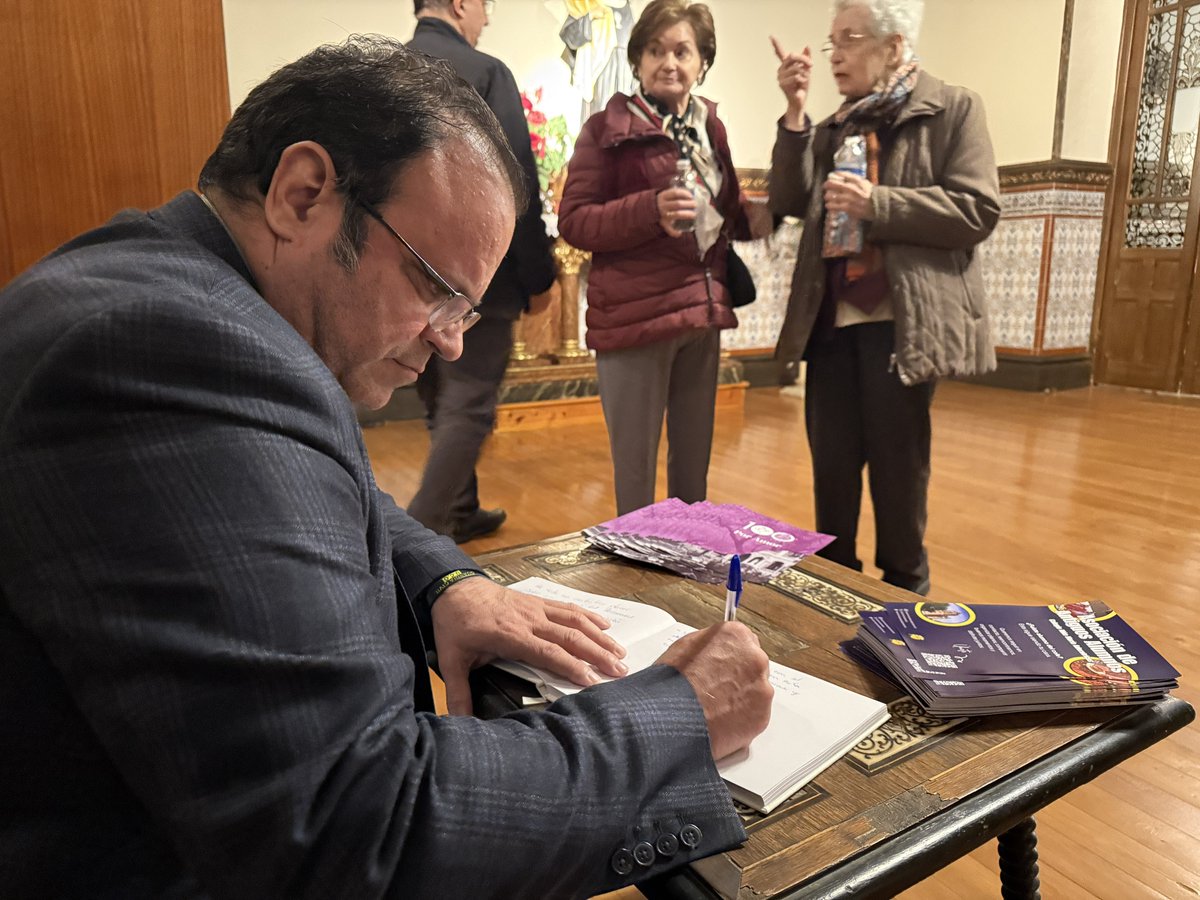 VOX_Guadalajara's tweet image. 🕯️🙏 Las Hermanas Adoratrices conmemoran el centenario de su presencia en Guadalajara: 100 años de educación, caridad y esperanza. ✨📚

Nuestro concejal y portavoz en el Ayuntamiento, Víctor Morejón, ha acompañado la misa del centenario. 🤝

#Guadalajara #Adoratrices #Centenario