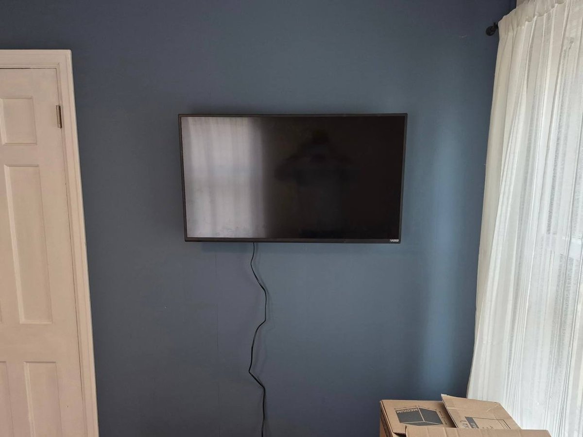 ManMountin92197's tweet image. Just mounted a 50" Vizio on drywall in Minneapolis. Clean tilt bracket — level, secure, done right. 📺 themountingman.com #TVMounting #Minneapolis #TheDirector