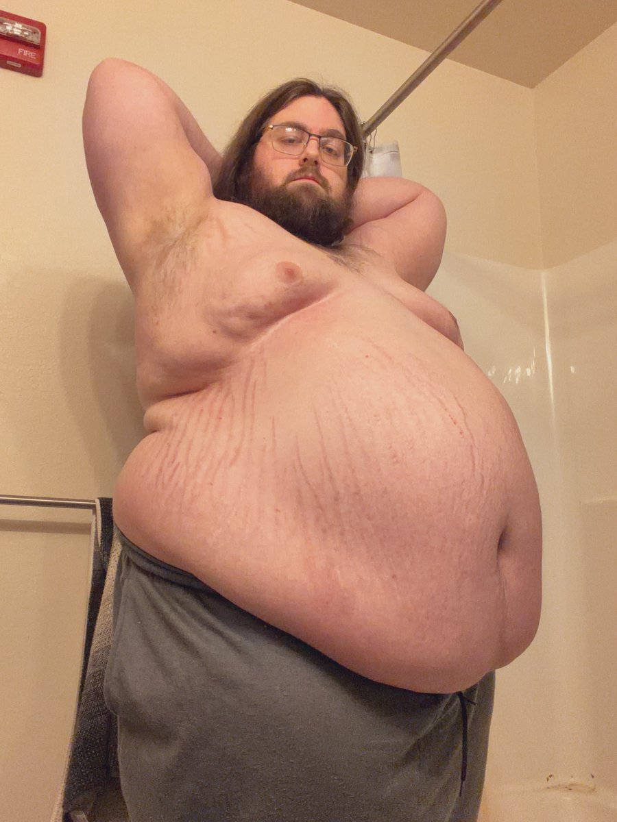 bigfatbuck's tweet photo. needing someone to grow me out of these 5xl sweatpants 🥺 https://t.co/d8k2iQKw2T