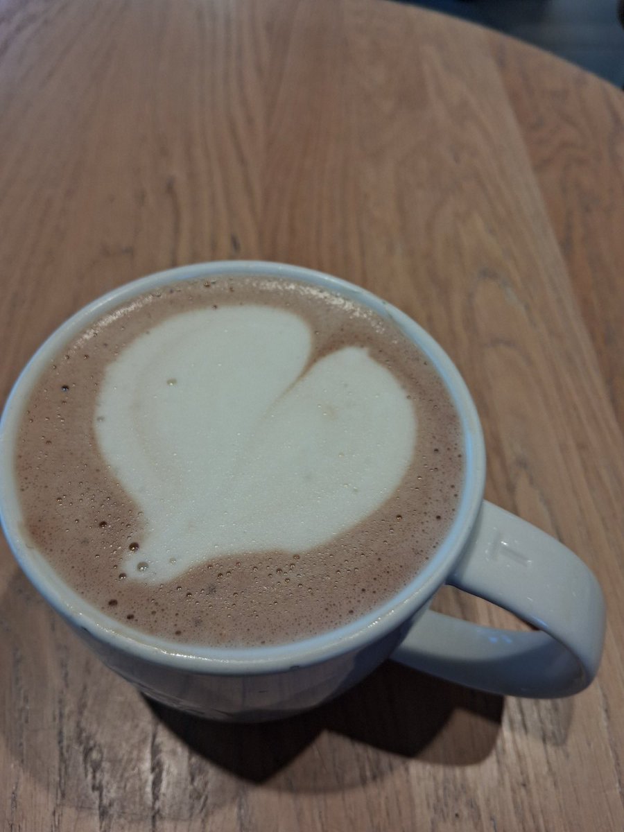 LynnParsonsUK's tweet image. Simon Our Wrexham correspondent has shared a Blue Sky &amp;amp; Hearts in Coffee #WindowOnYourWorld Thank You @magicfm #MellowMagic 💛💛💛💛