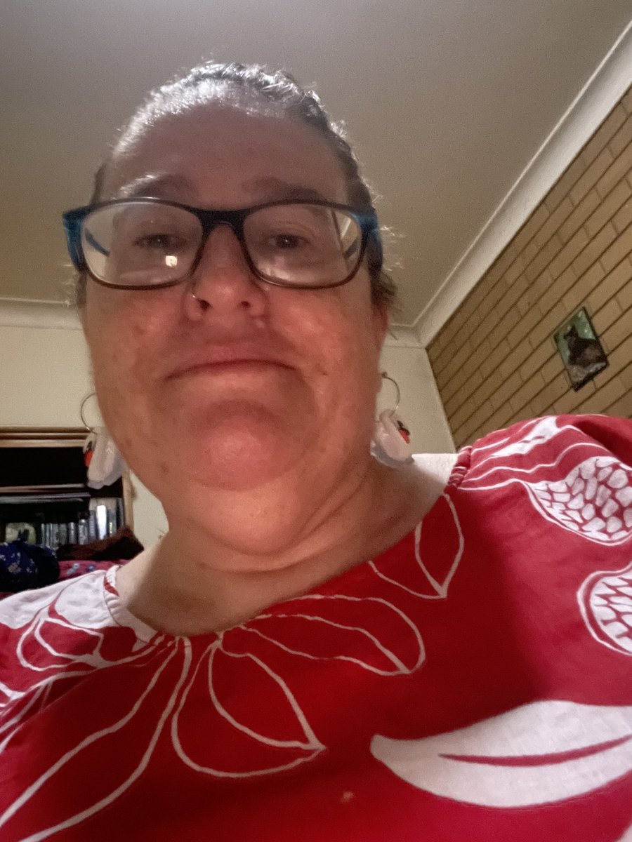 JBollingmoore's tweet photo. Wearing red and white in readiness for the Swans later tonight 🙌☺️☺️ https://t.co/oUb6qHaq8J