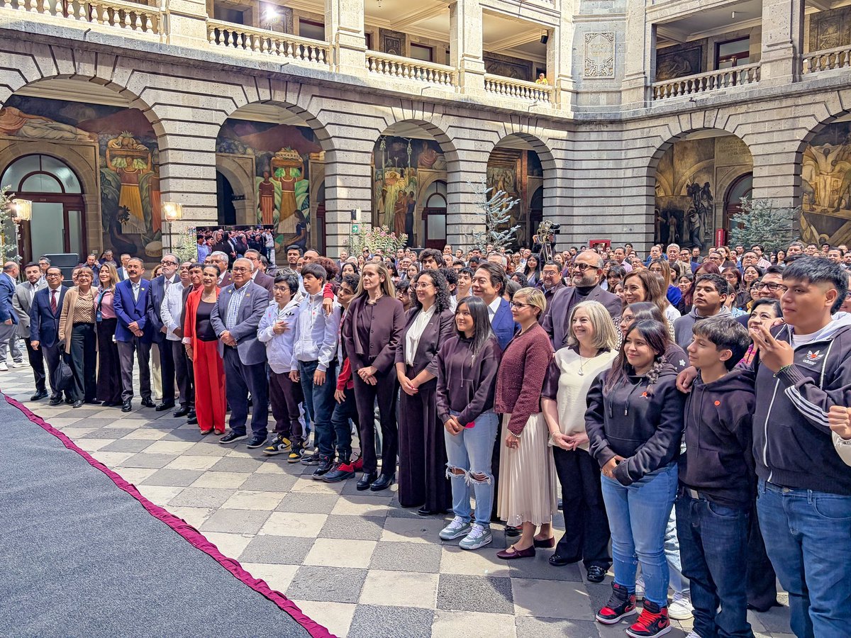 ✨✒️ El Secretario Miguel Ángel Hernández Espejel asistió al Primer Foro Nacional “Más allá de las pantallas”, encabezado por el titular de la <a href="/SEP_mx/">SEP México</a>, <a href="/mario_delgado/">Mario Delgado</a>, en colaboración con UNESCO. 🌎