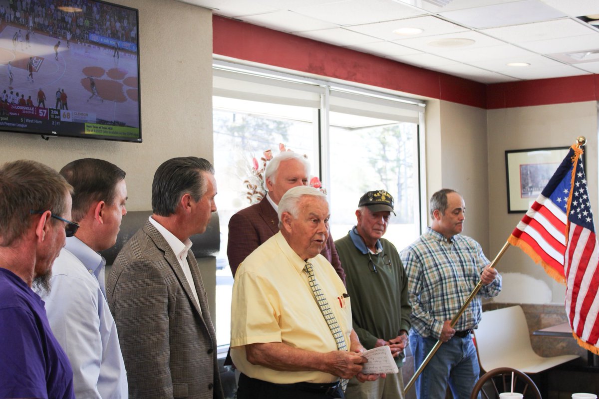 Thanks to my friend Ed Frazier for hosting me in Curry for a meet-and-greet this past weekend.

It was a pleasure to be back in Walker County with this fine group of conservative Alabamians!

#BarryMooreforAlabama #ALpolitics #WalkerCounty