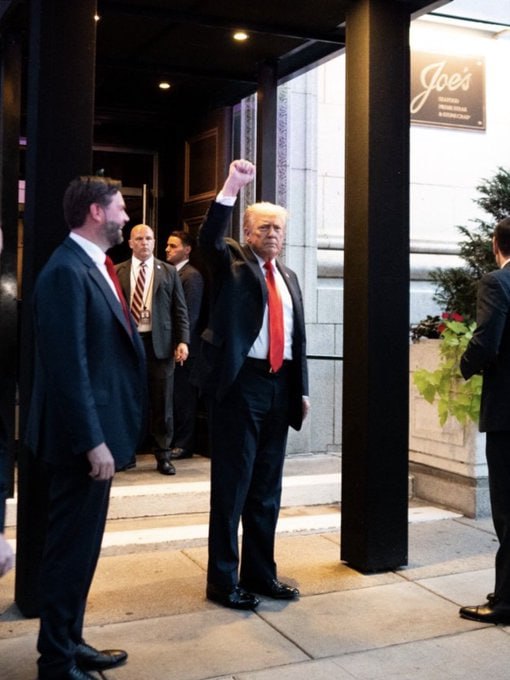 SaveAmericaNew's tweet image. Raise your hand if you think President Trump is the BEST President America has ever had