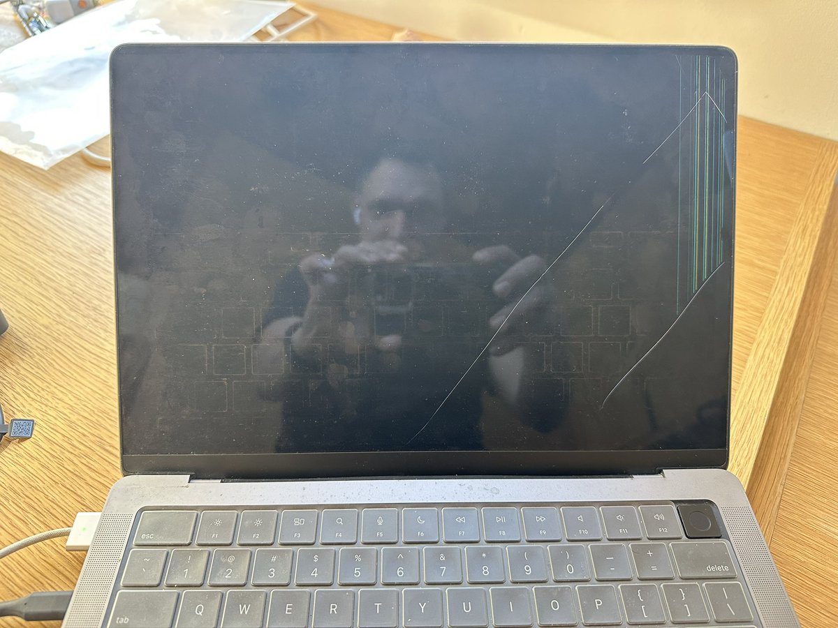 Gabor Cselle tweet media