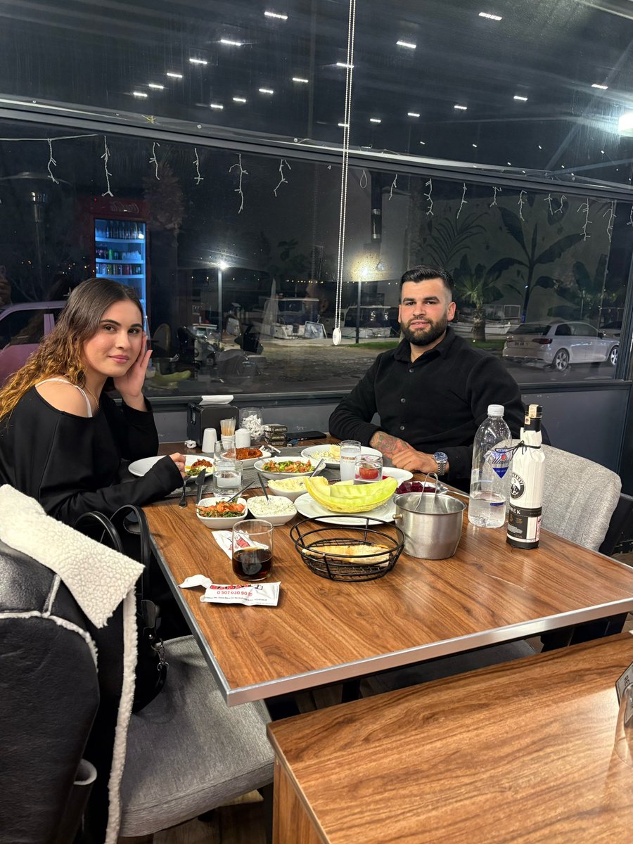 Nazelmasguler's tweet photo. Benimle yürüyen aslansa, peşimdeki sürüye dönüp bakmam.🤍🦁 https://t.co/x57MC5GJ0y