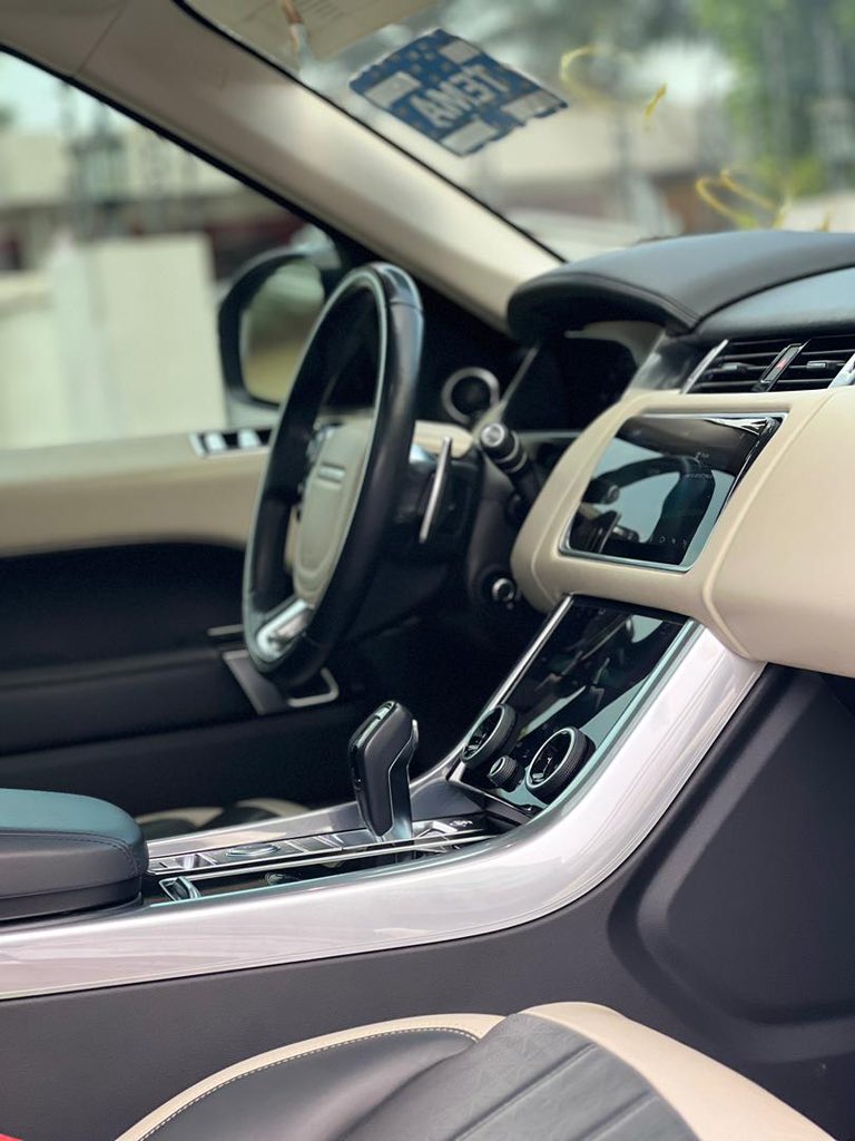 NEWARRIVALS17's tweet photo. 2019 Range Rover Sport HSE 3.0L V6 Supercharger 
Freshly cleared 
Heads up display 
Keyless Entry/Start
Panoramic roof 
Touch infotainment system
Leather seats
Rear view camera
Blindspot monitors
Adjustable ride height
Price ¢710,000🇬🇭 https://t.co/wLQOgbRBXb