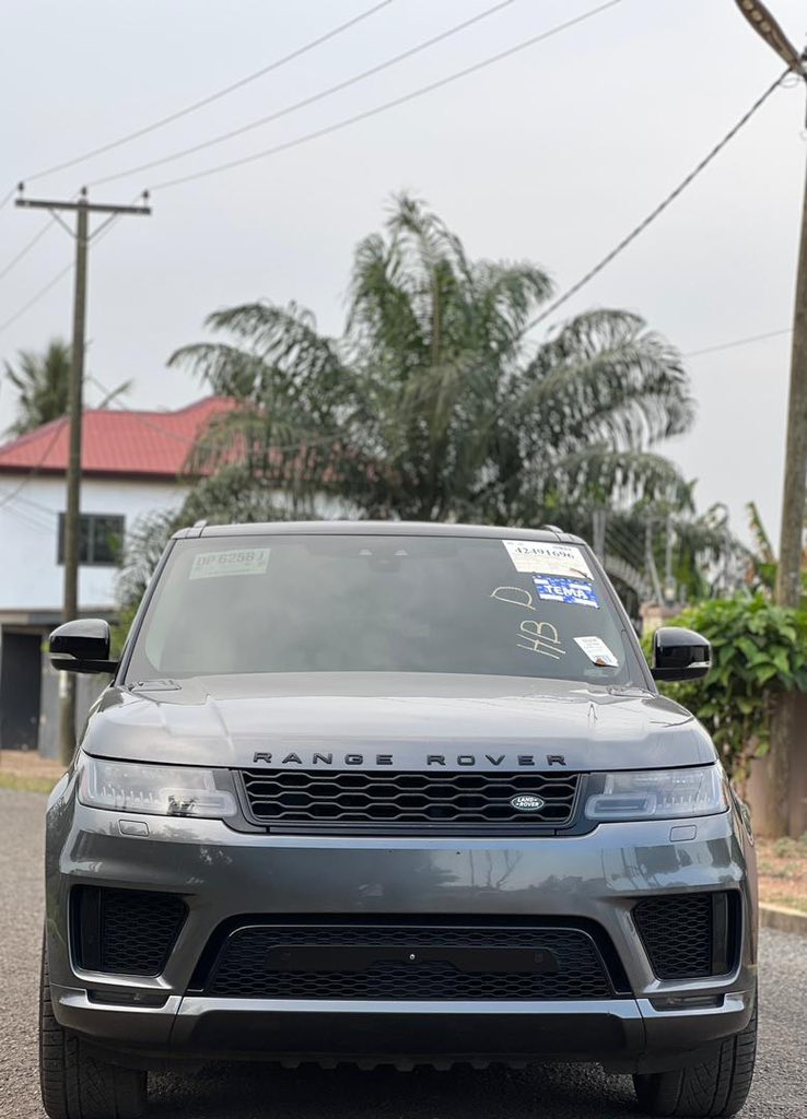 NEWARRIVALS17's tweet photo. 2019 Range Rover Sport HSE 3.0L V6 Supercharger 
Freshly cleared 
Heads up display 
Keyless Entry/Start
Panoramic roof 
Touch infotainment system
Leather seats
Rear view camera
Blindspot monitors
Adjustable ride height
Price ¢710,000🇬🇭 https://t.co/wLQOgbRBXb