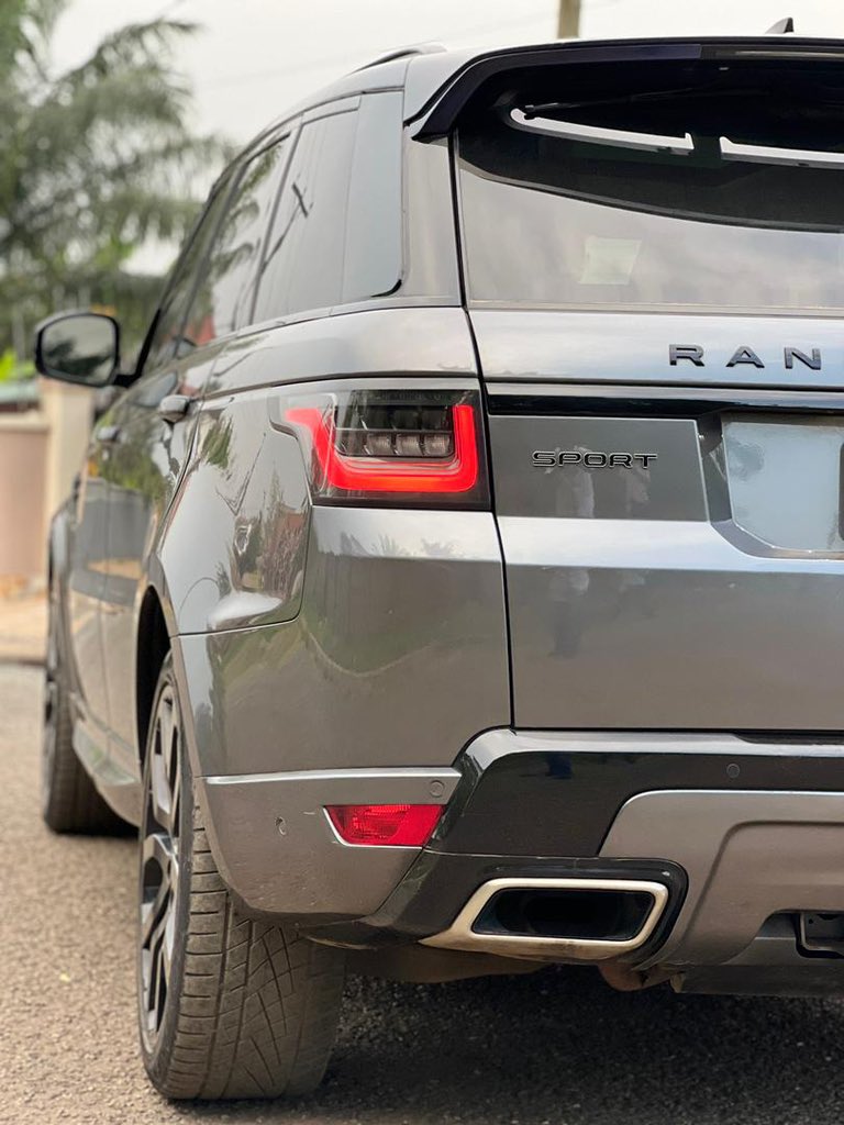 NEWARRIVALS17's tweet photo. 2019 Range Rover Sport HSE 3.0L V6 Supercharger 
Freshly cleared 
Heads up display 
Keyless Entry/Start
Panoramic roof 
Touch infotainment system
Leather seats
Rear view camera
Blindspot monitors
Adjustable ride height
Price ¢710,000🇬🇭 https://t.co/wLQOgbRBXb