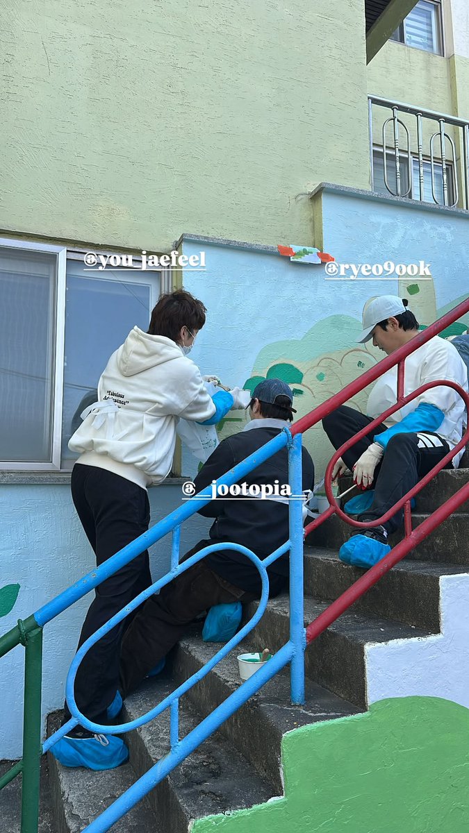 jangyoonism's tweet photo. joochan and on air cast doing volunteer works together 🥹🥹🥹❤️❤️❤️ this is just so precious 🥹❤️ https://t.co/e2mFIt7e0V