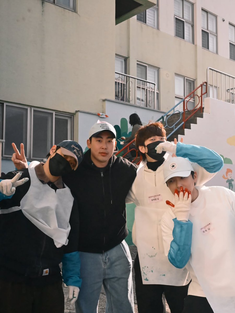 jangyoonism's tweet photo. joochan and on air cast doing volunteer works together 🥹🥹🥹❤️❤️❤️ this is just so precious 🥹❤️ https://t.co/e2mFIt7e0V