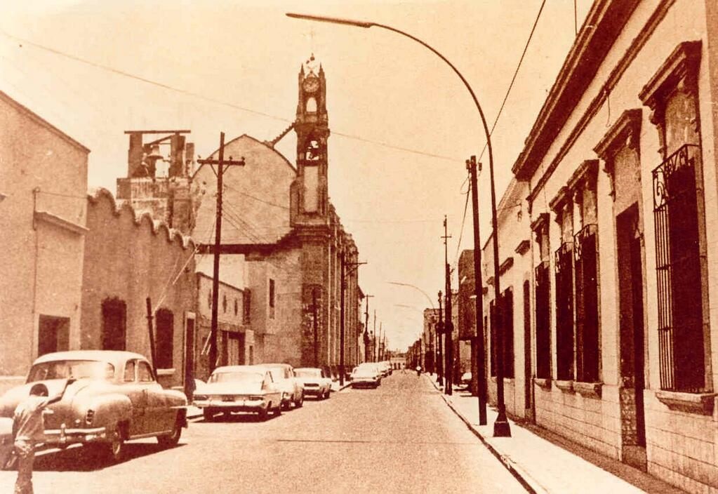 El Templo del Refugio - 1972.
-Antes de la ampliación para lo que hoy es Av. Federalismo-
-Esa calle llevaba el nombre de Moro-
#Guadalajara #Jalisco
